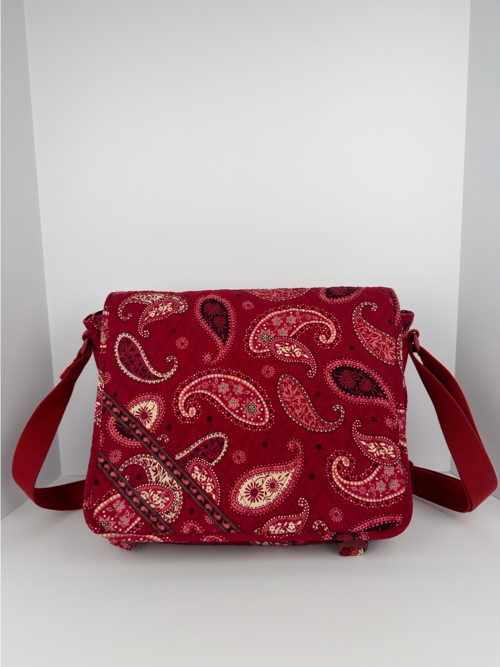 Vera Bradley Mesa Red Paisley Quilted Messenger Crossbody Shoulder Bag